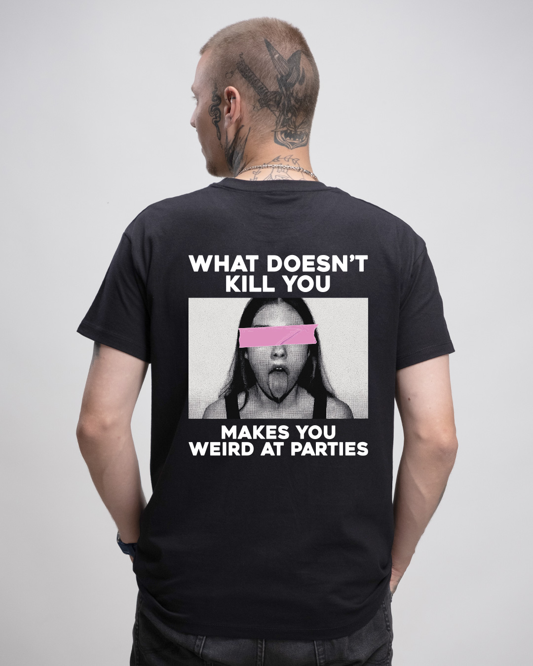 WEIRD AT PARTIES - Herren Basic T-Shirt