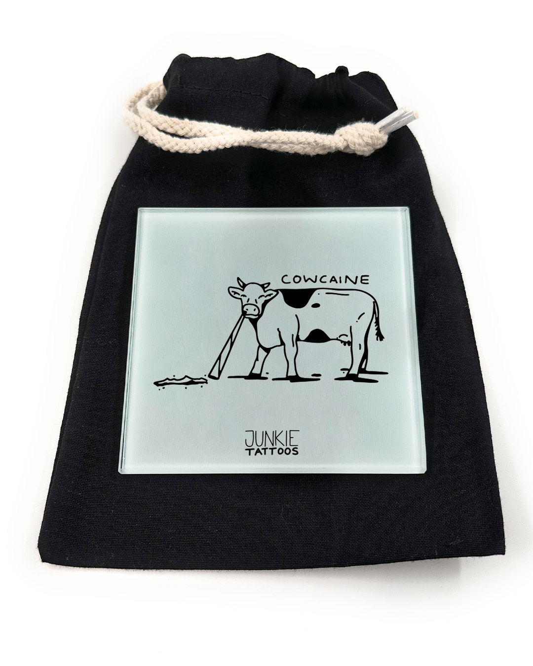 Cowcaine - Robustes Echtglas Brettchen, 10x10cm, mit Stoffsäckchen & Kartenhalter