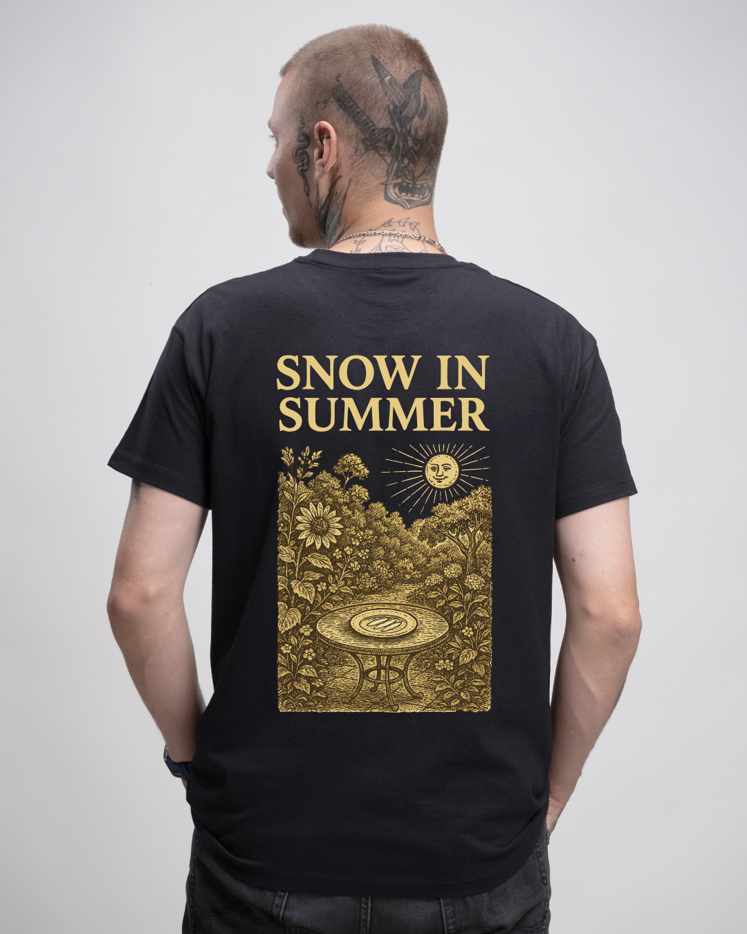 SNOW IN SUMMER - Herren Basic T-Shirt