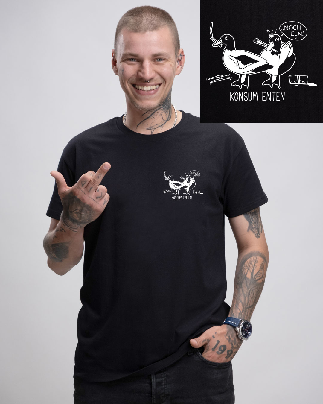 Konsum Enten - Herren Ringspun Shirt - Junkie Tattoos (Black) Konsum Enten - Herren Ringspun Shirt - Junkie Tattoos (Black)