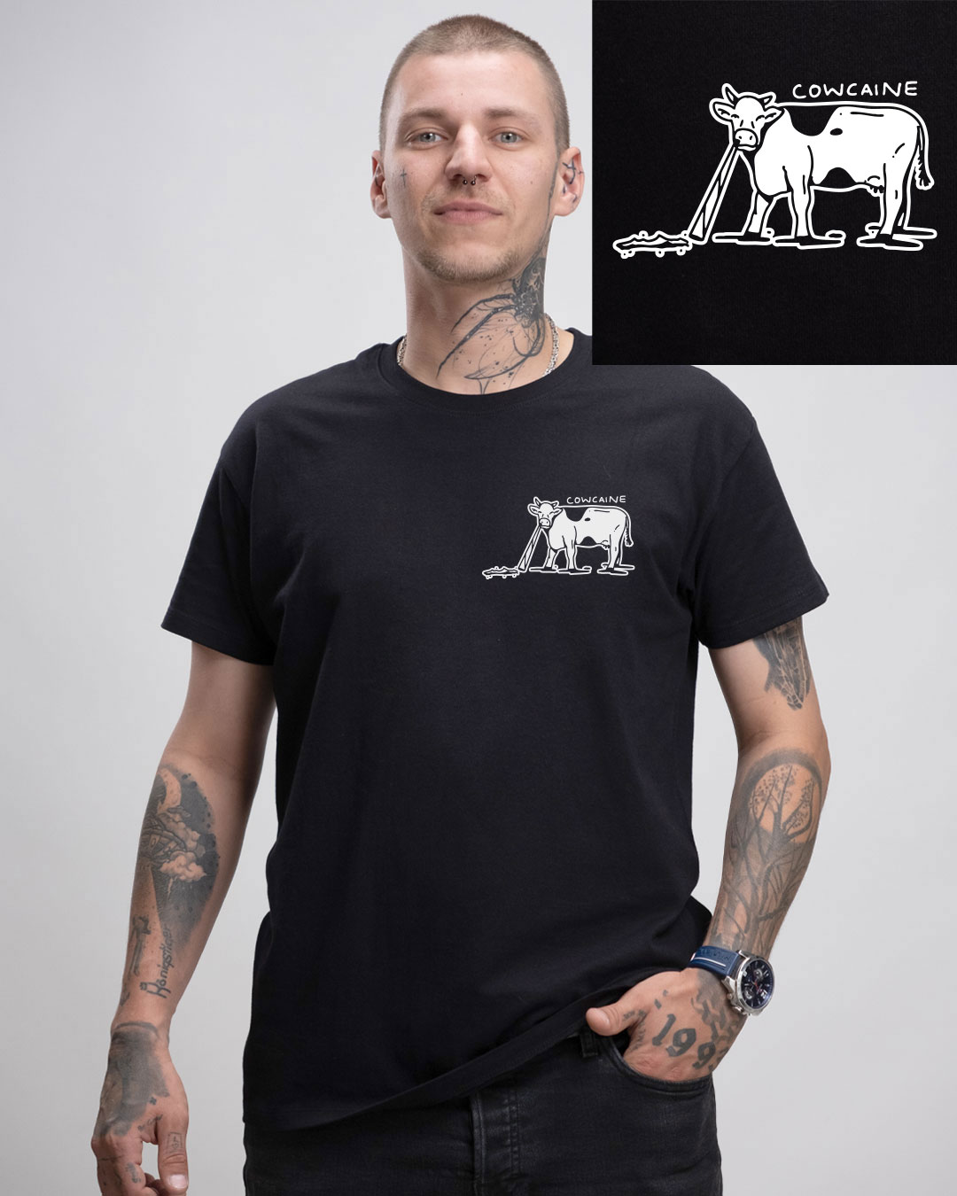 Cowcaine - Herren Ringspun Shirt - Junkie Tattoos (Black) Cowcaine - Herren Ringspun Shirt - Junkie Tattoos (Black)